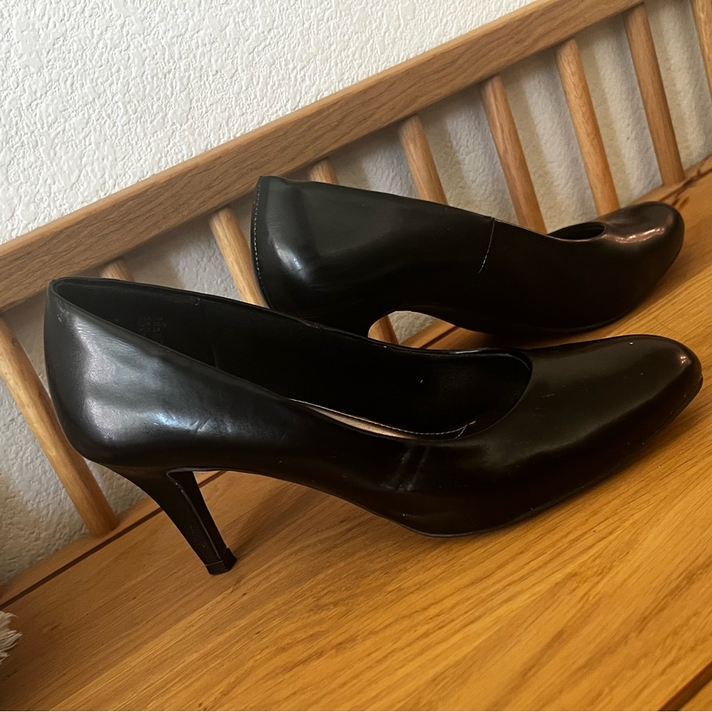 Woman’s Black High Heels size 7